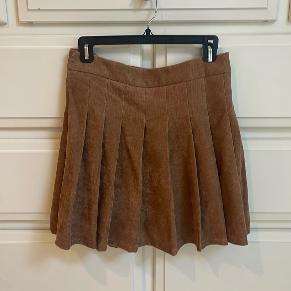 NWOT Pink Lily Women’s corduroy pleated mini skirt. Brown. Size M.
